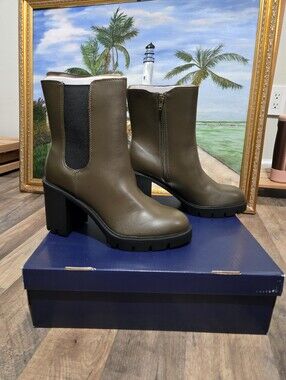 BNWT Scoop Olive Heeled Lug Sole Chelsea Boots